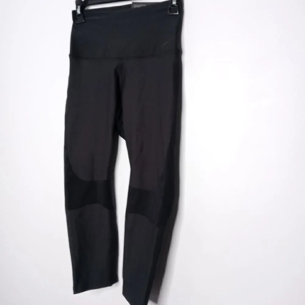 Nike legend tight high rise capri leggings